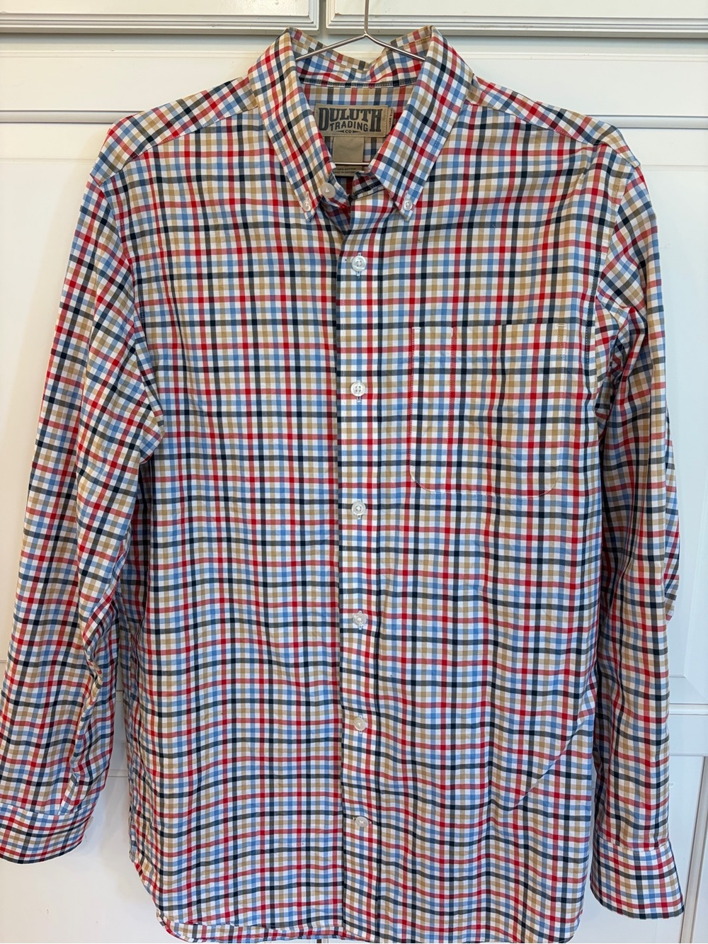 Duluth Trading Co Red, Blue & tan Plaid Long-Sleeve Button-Down Shirt trim med